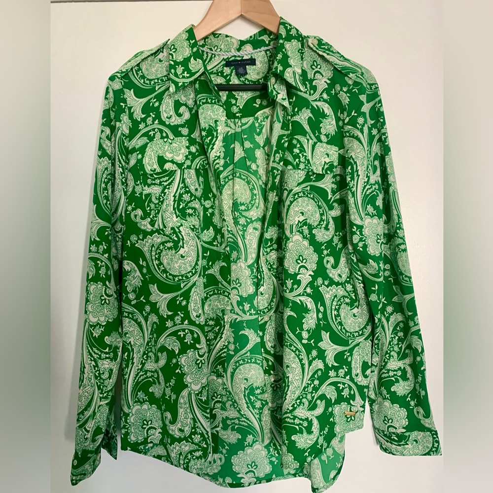 Woman’s Tommy Hilfigir Paisley Print in size Large